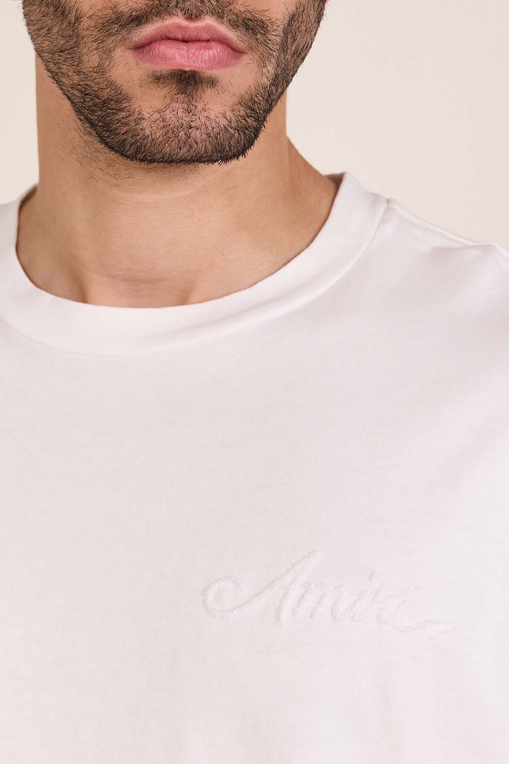 תמונת תקריב דוגמן של חולצת טי