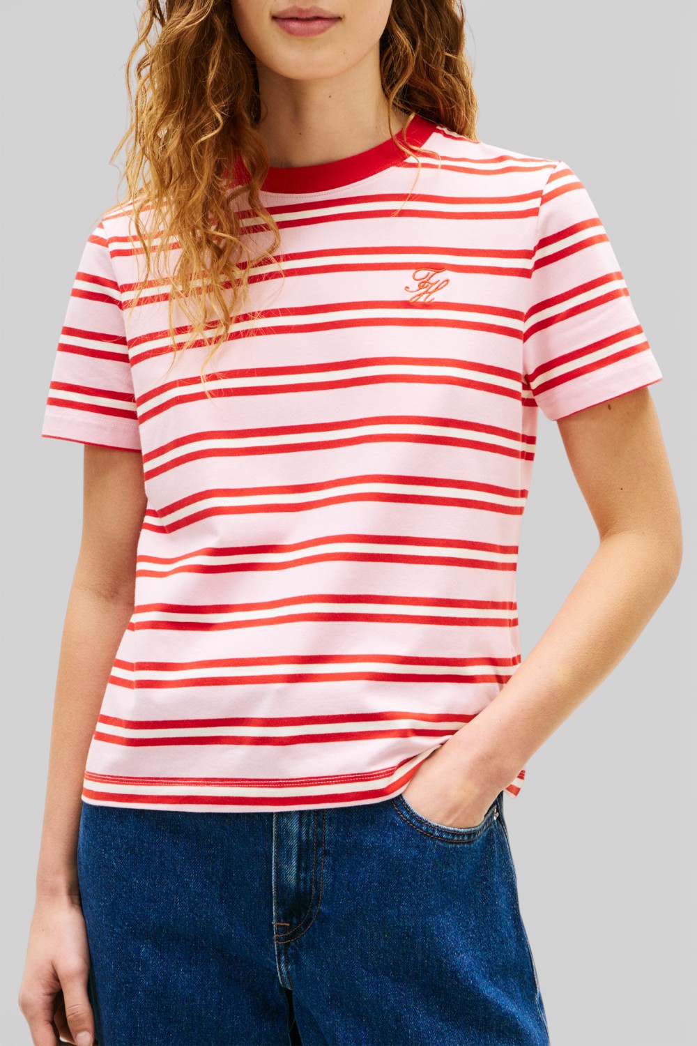 תמונת דוגמן קידמית של חולצת טי