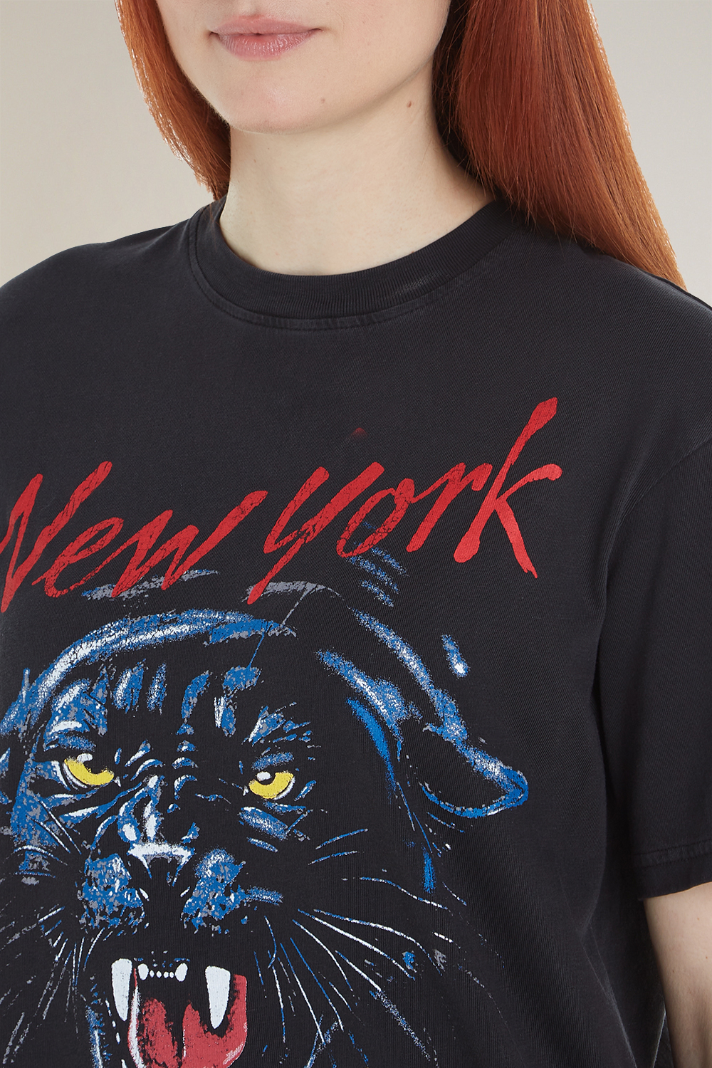 תמונת תקריב דוגמן של חולצת טי