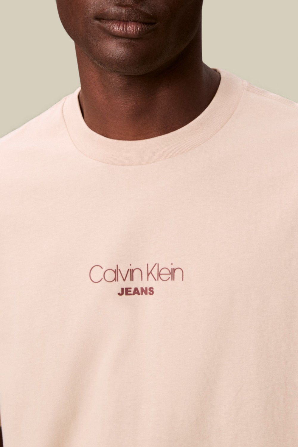 תמונת תקריב דוגמן של חולצת טי