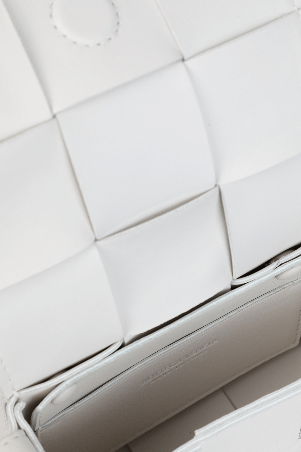 תמונת פנים של תיק קרוסבודי קנדי קסטה בגודל מיני מעור