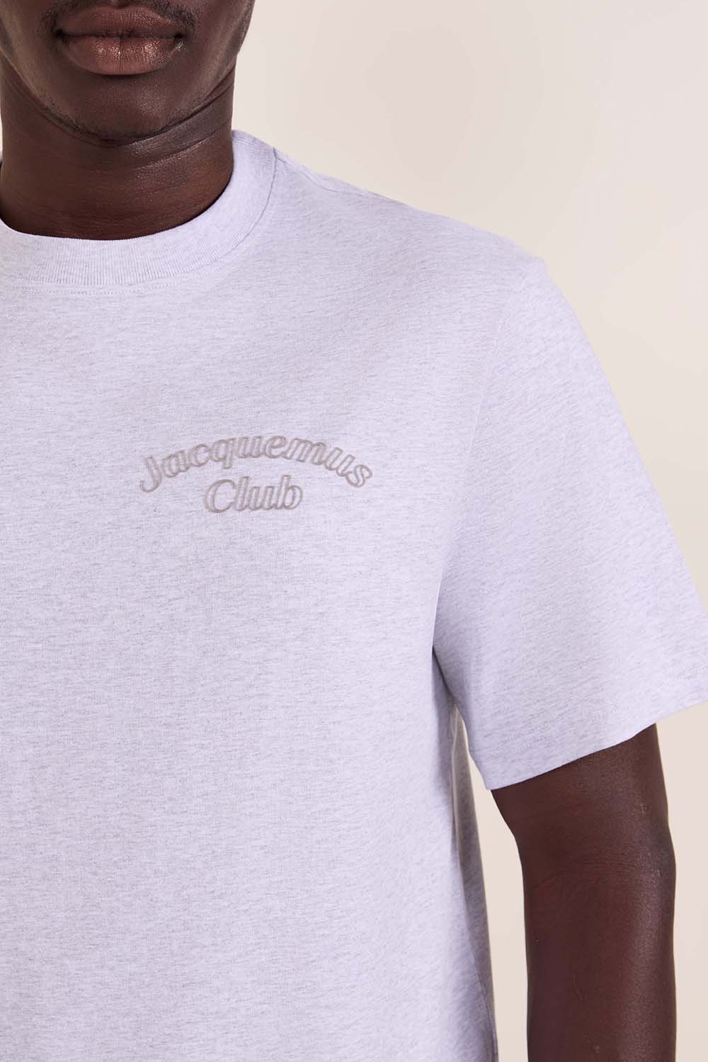 תמונת דוגמן אחורית של חולצת טי