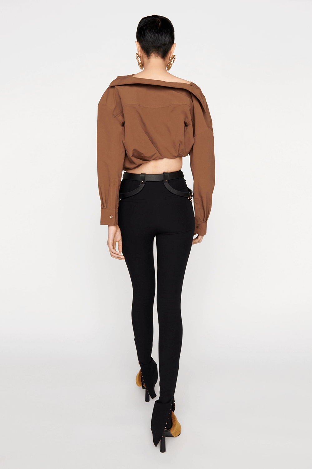 La Pentalon Obiou Pants in Black image number null JACQUEMUS