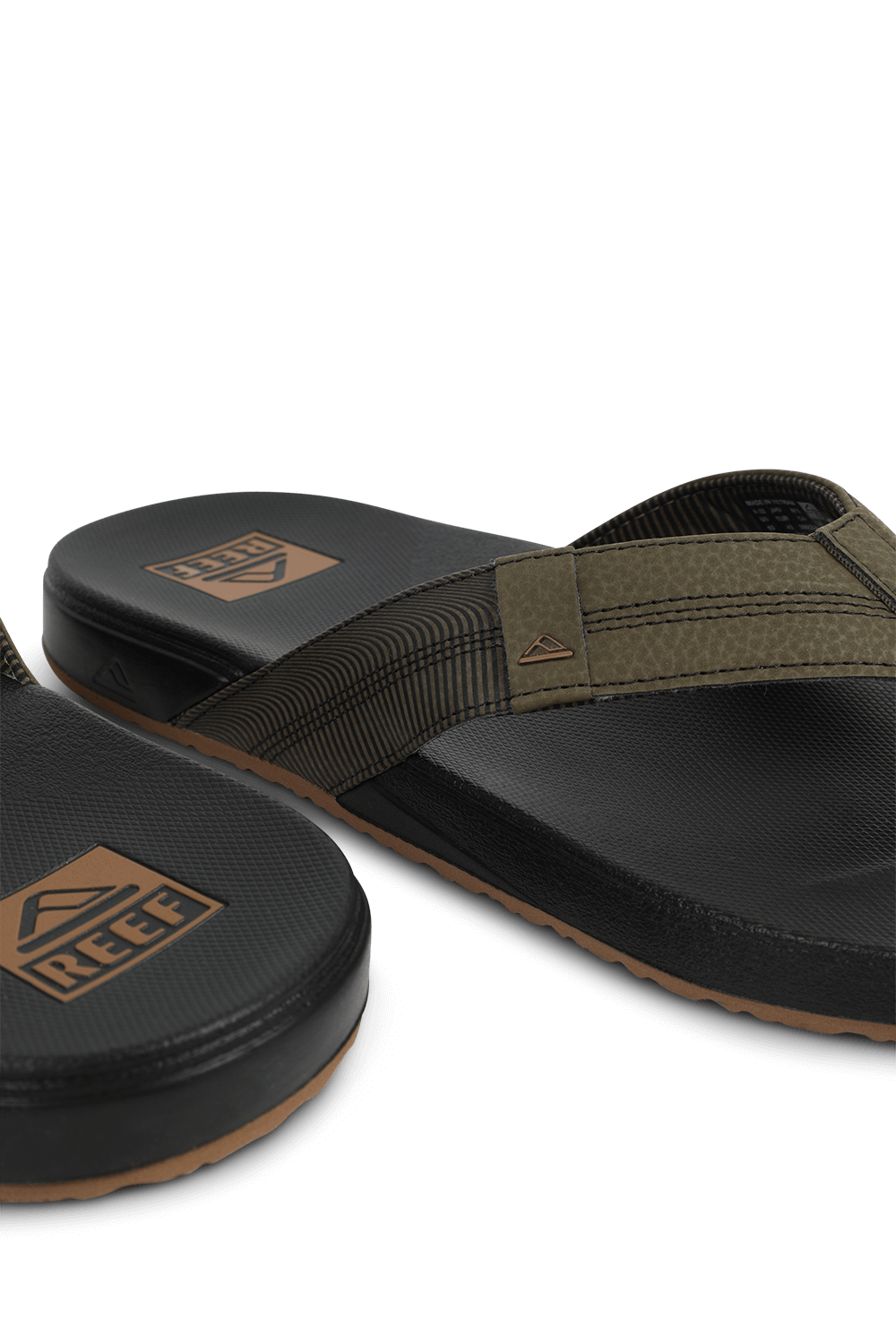 תמונת תקריב של כפכפי אצבע פאנטום