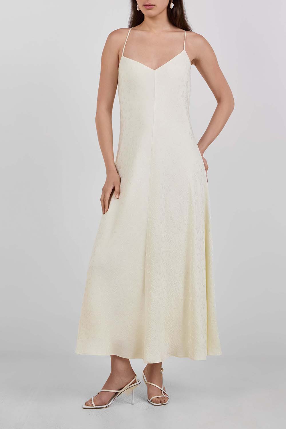 תמונת דוגמן קידמית של שמלת מקסי פרחונית