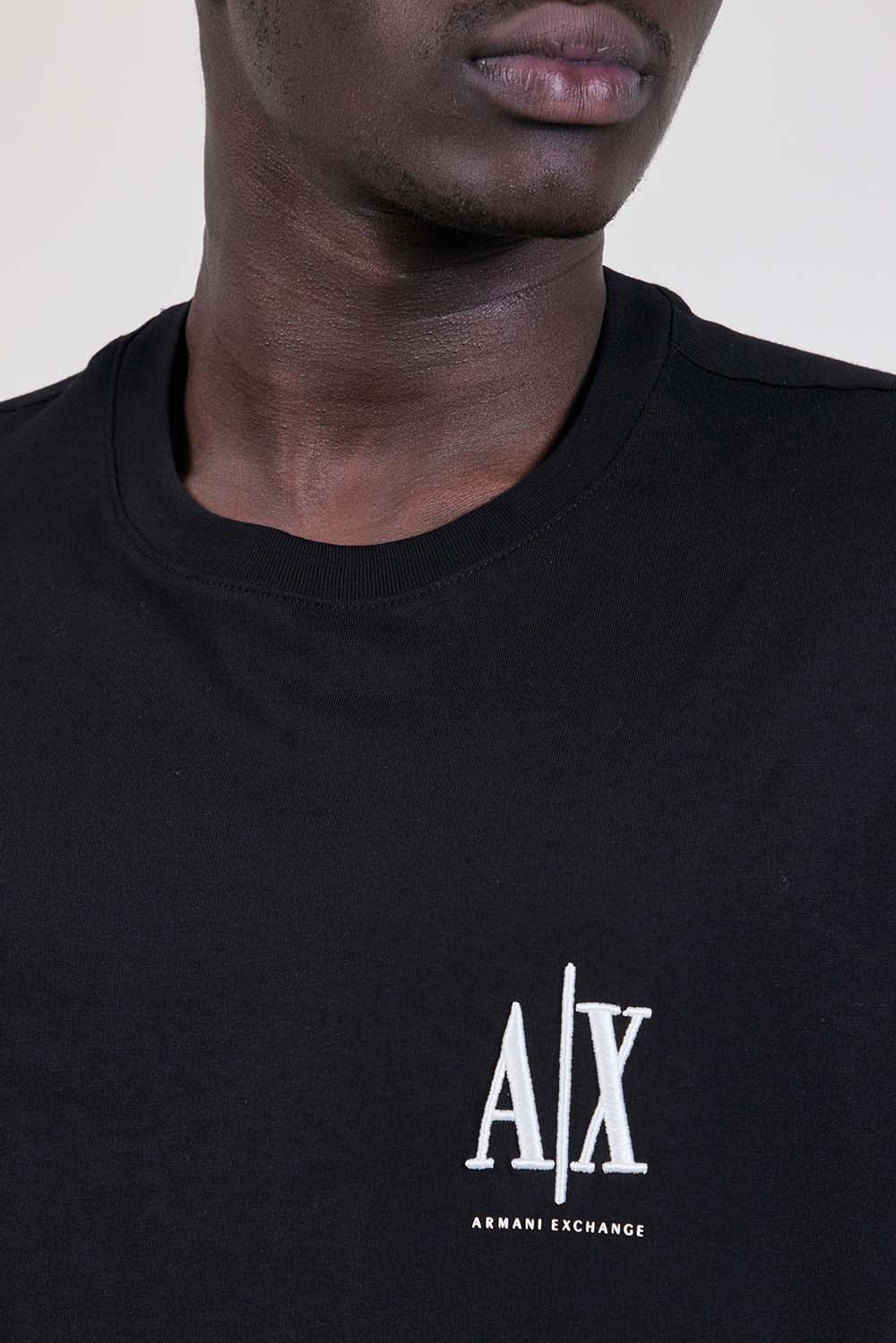 תמונת תקריב דוגמן של חולצת טי