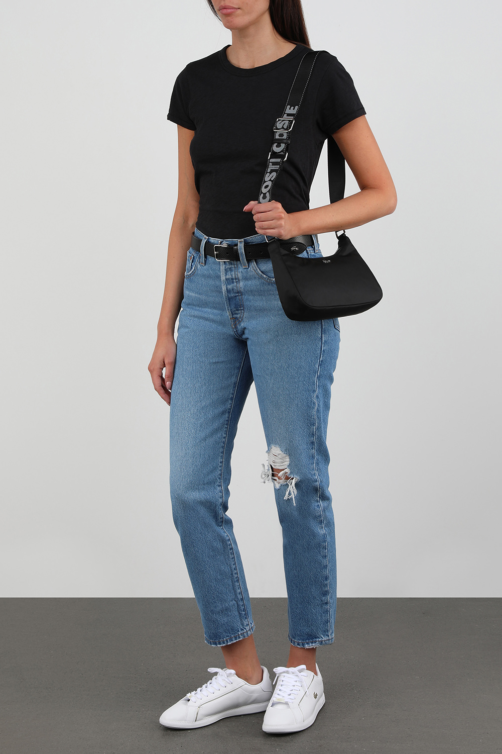 תמונת דוגמן קידמית של תיק קרוס שחור בגימור ניילון