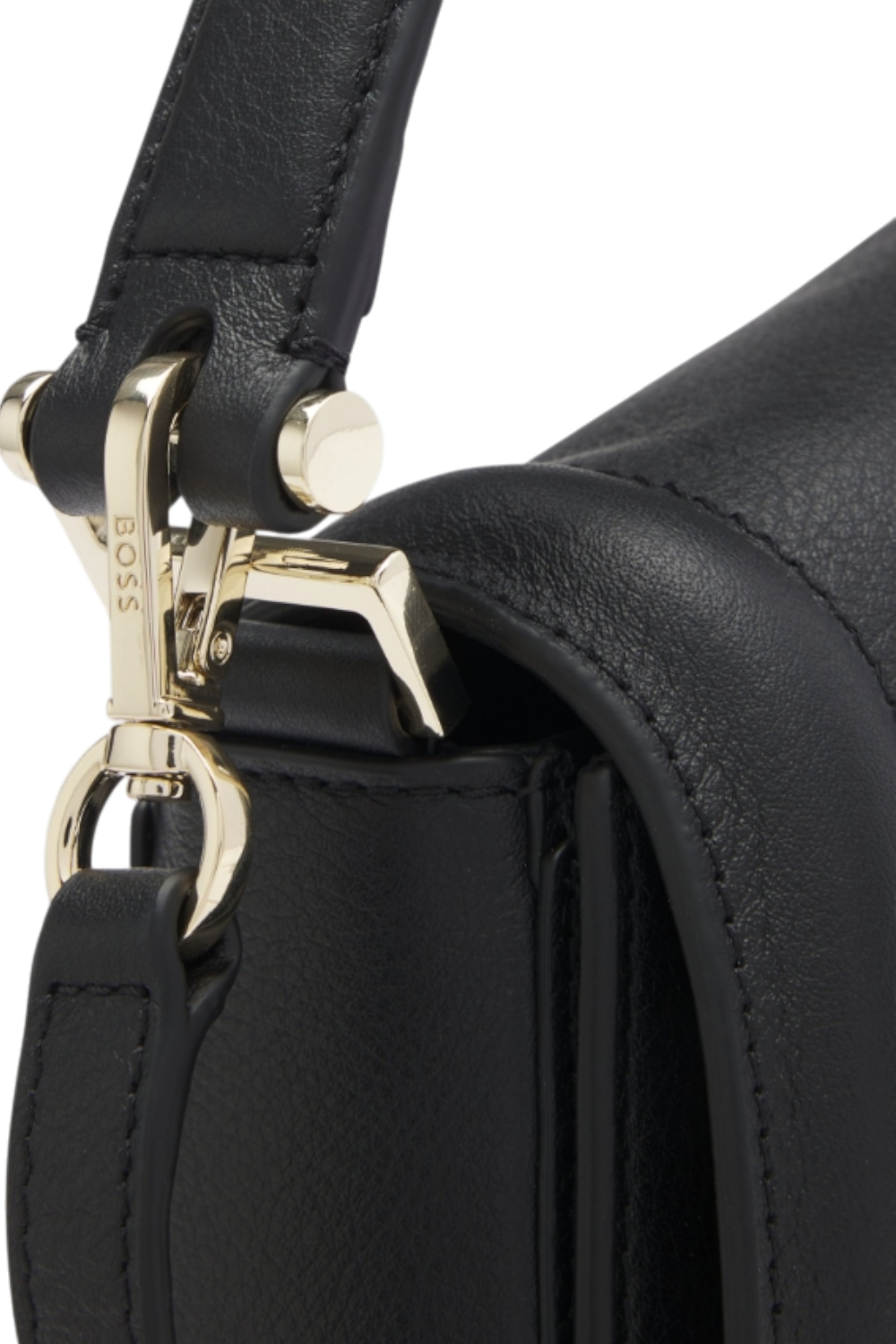 תמונת תקריב של תיק כתף אריאל מדיום