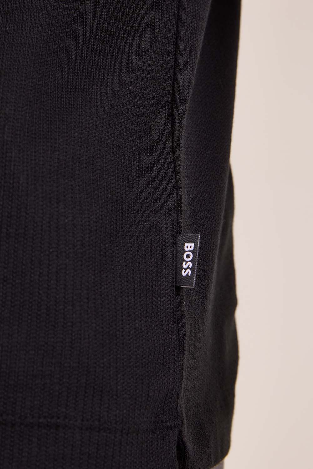 תמונת תקריב דוגמן של חולצת טי