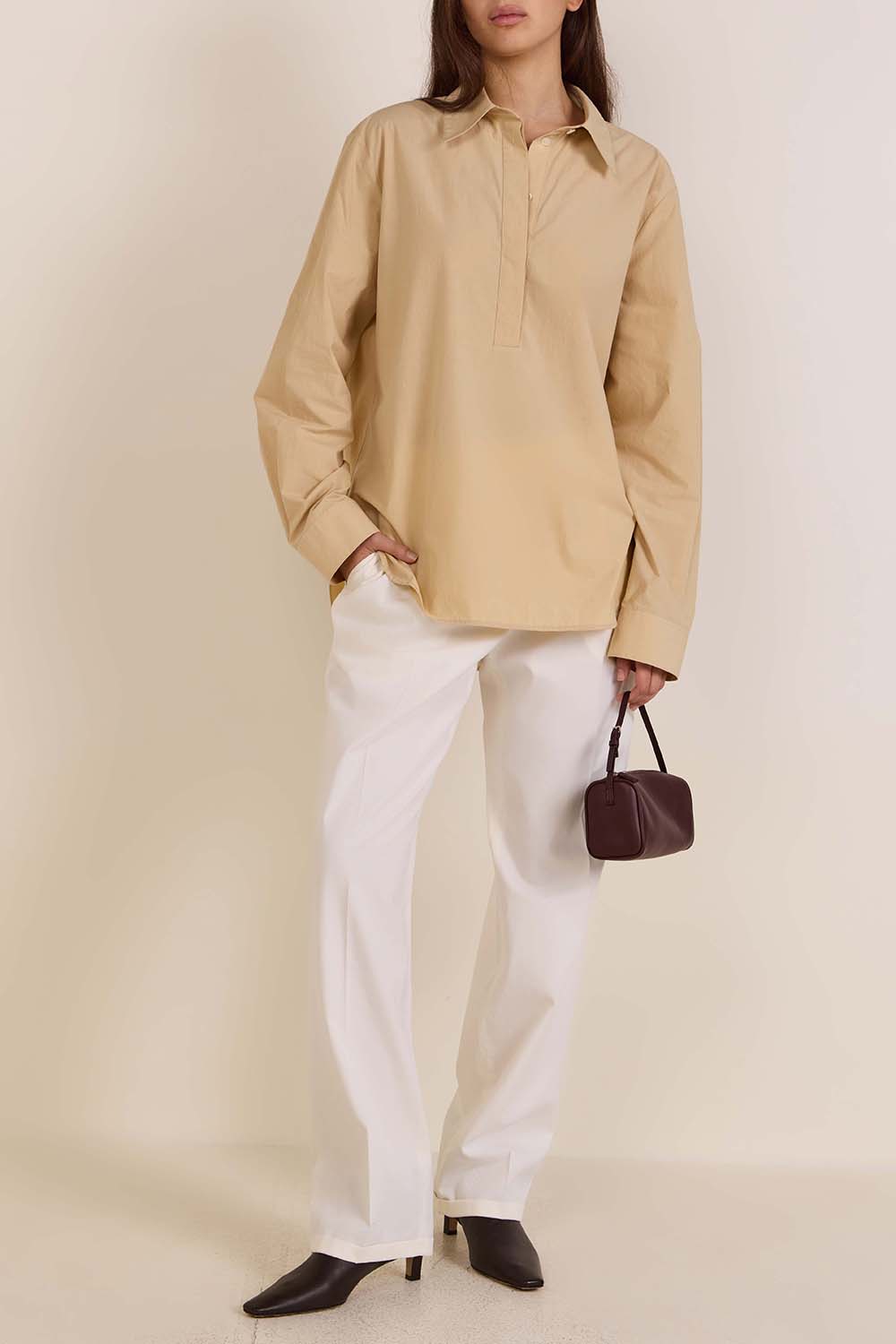 תמונת דוגמן קידמית של מגפוני עקב