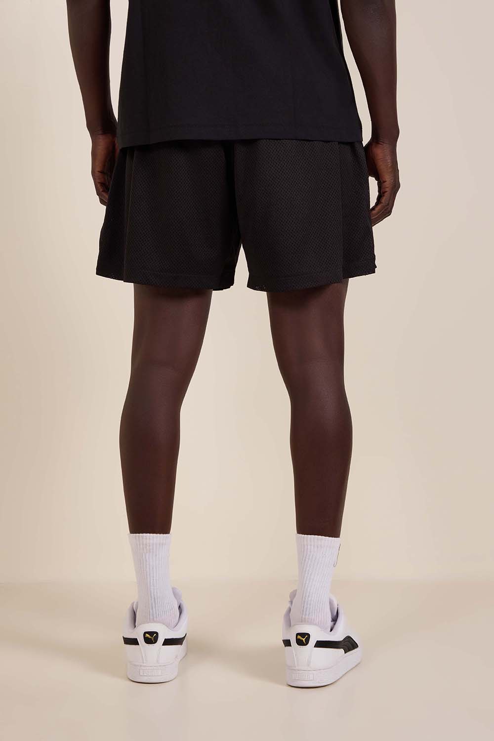 תמונת תקריב דוגמן של מכנסיים קצרים