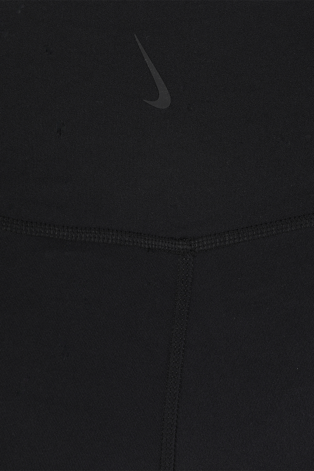 תמונה אחורית של Nike Yoga Luxe Shorts in Black