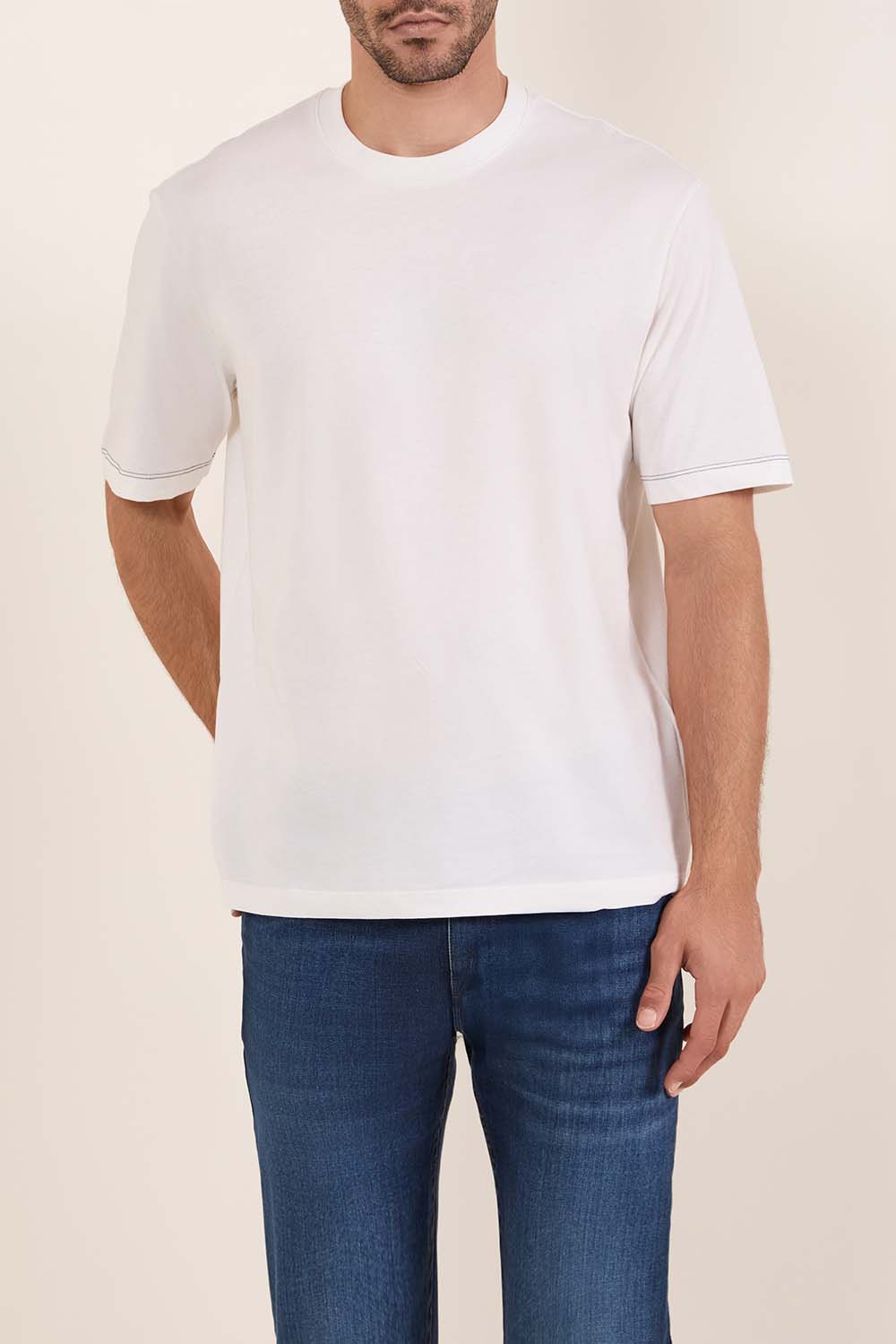 תמונת דוגמן קידמית של חולצת טי