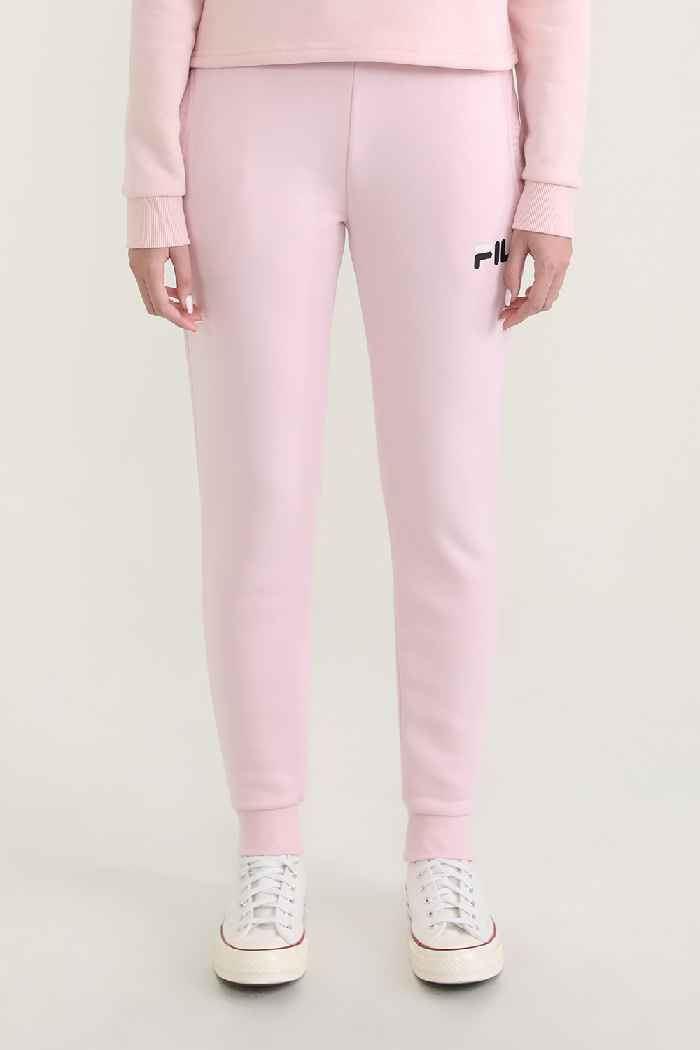 תמונת דוגמן קידמית של מכנסי טרנינג סלים