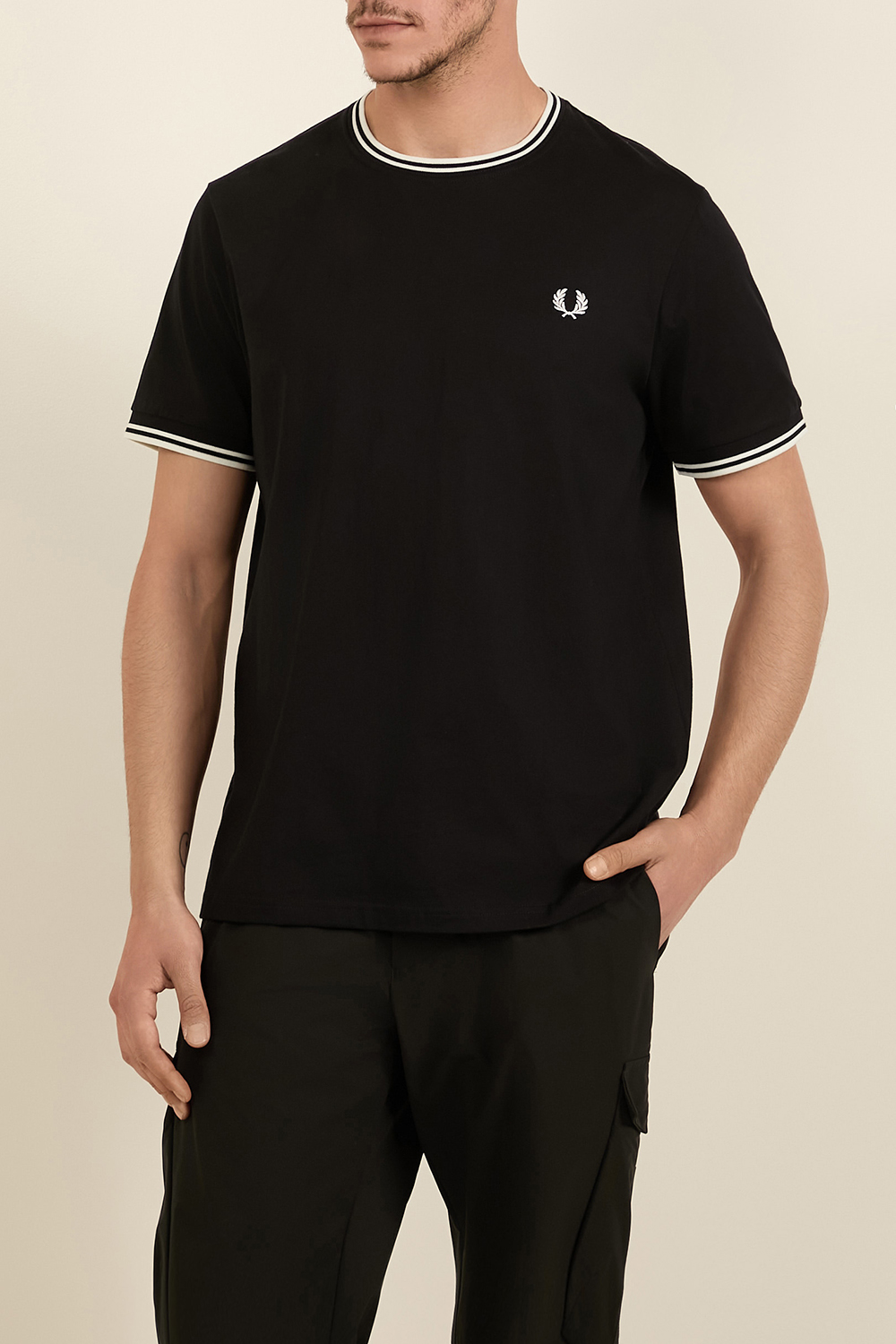 תמונת דוגמן קידמית של חולצת טי