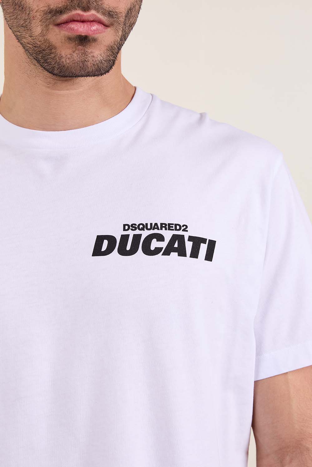 תמונת תקריב דוגמן של חולצת טי דיסקוורד X דוקאטי