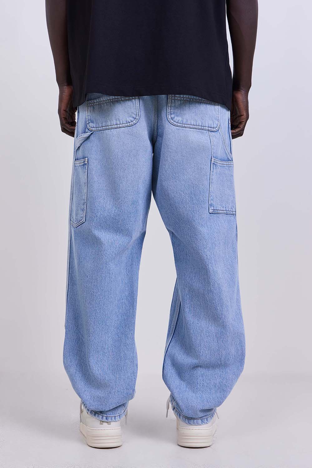 תמונת דוגמן אחורית של מכנסי ג'ינס דאבל ניי