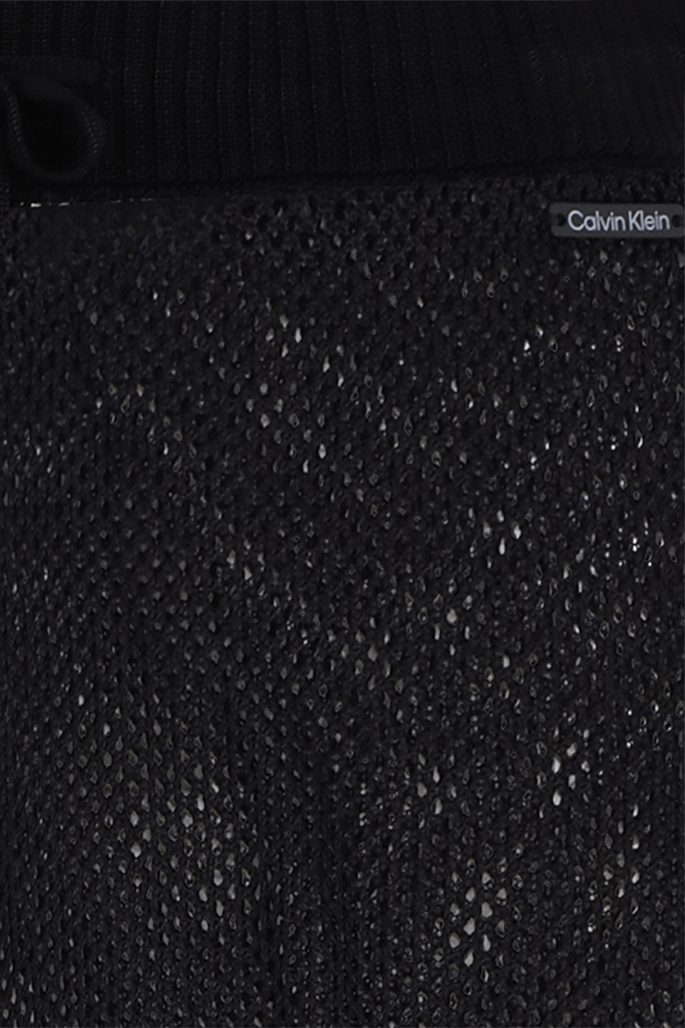 תמונה אחורית של מכנסי רשת ארוכים