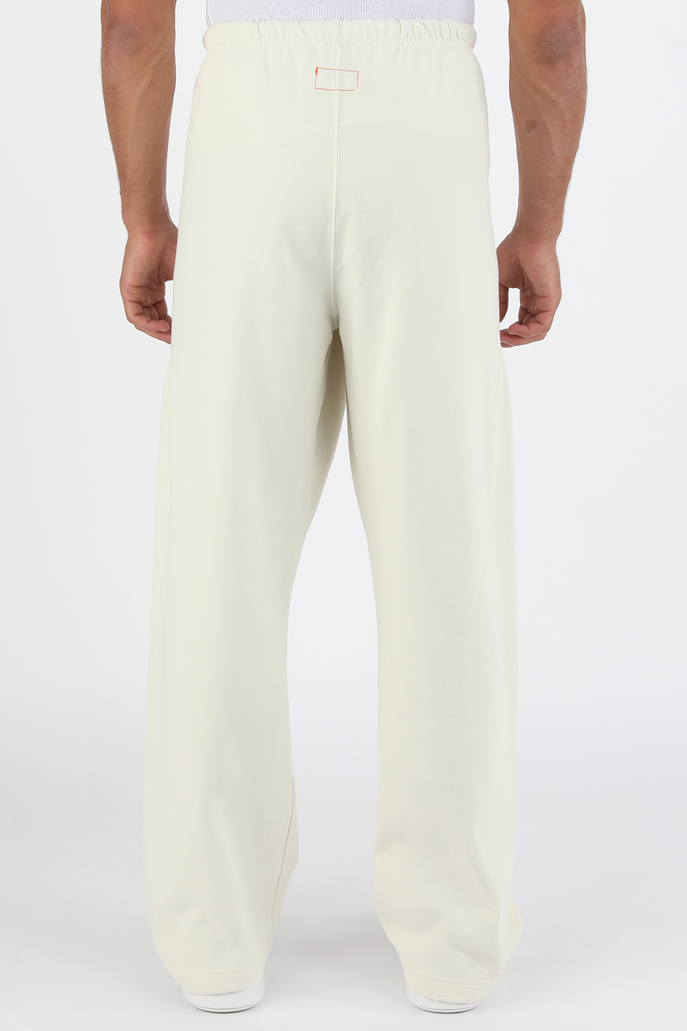 תמונת דוגמן אחורית של הרון פרסטון X קלווין קליין מכנסי טרנינג ישרים בגוון לבן