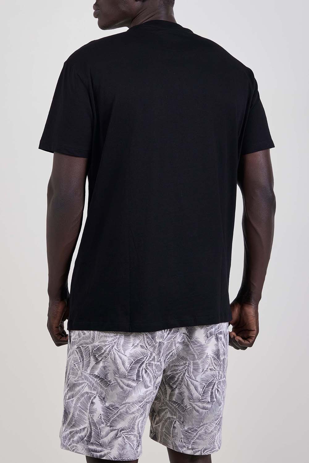 תמונת דוגמן אחורית של חולצת טי