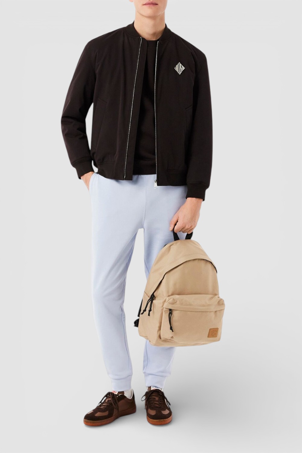 תמונת דוגמן קידמית של תיק גב