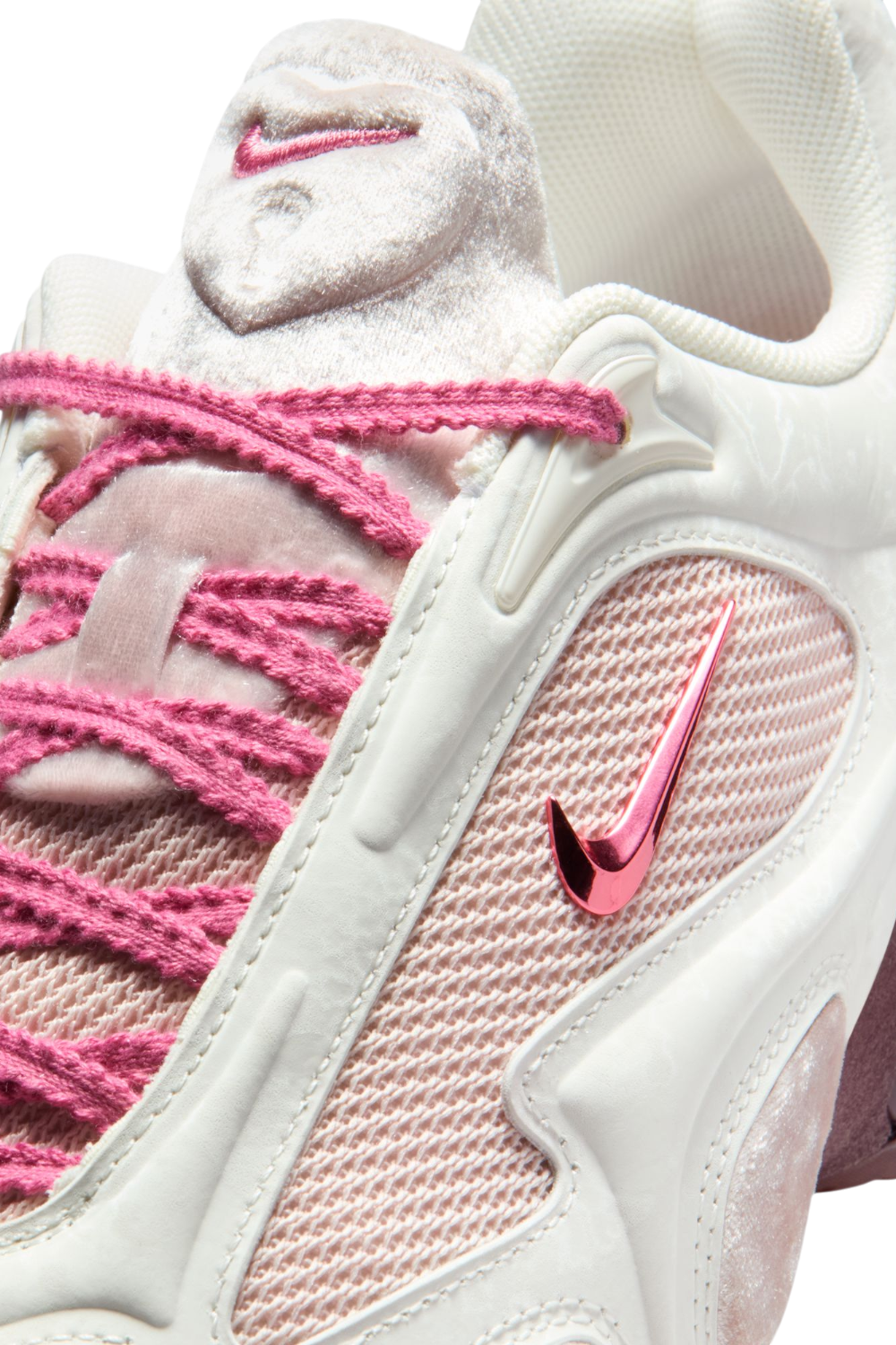 תמונת פנים של נעלי סניקרס