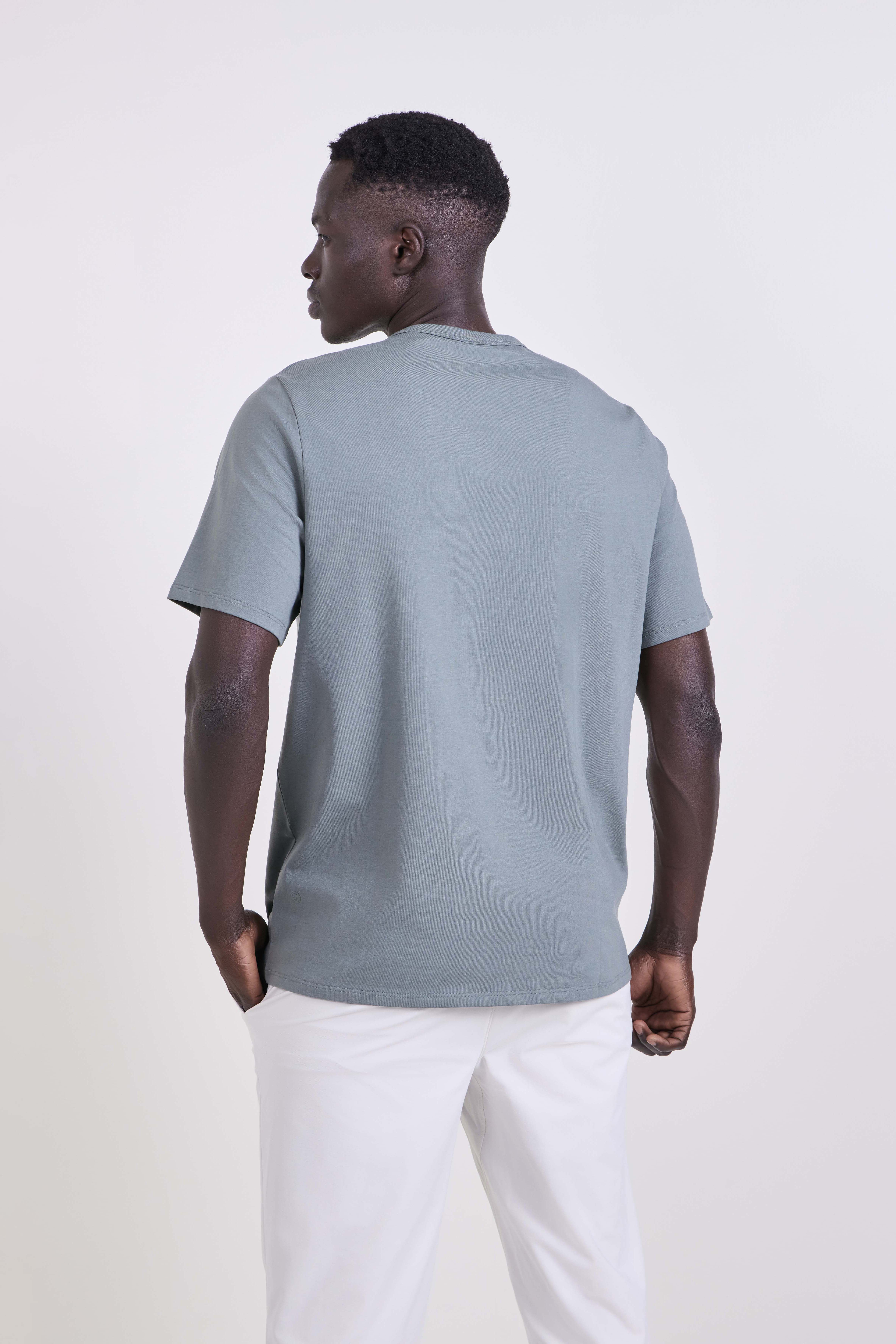 תמונת דוגמן אחורית של Organic Cotton Classic-Fit T-Shirt