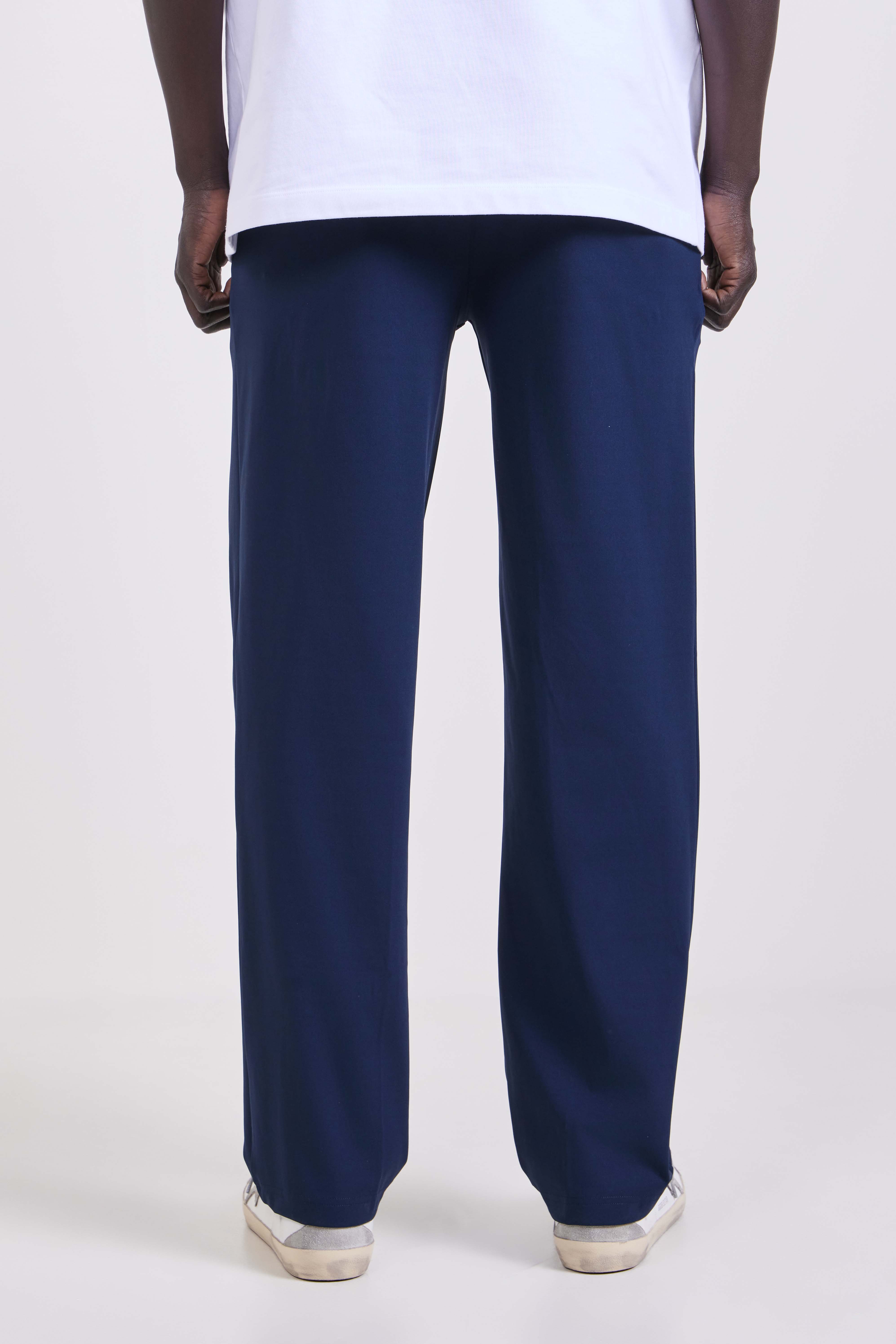 תמונת דוגמן אחורית של Daydrift Classic-Fit Trouser Regular