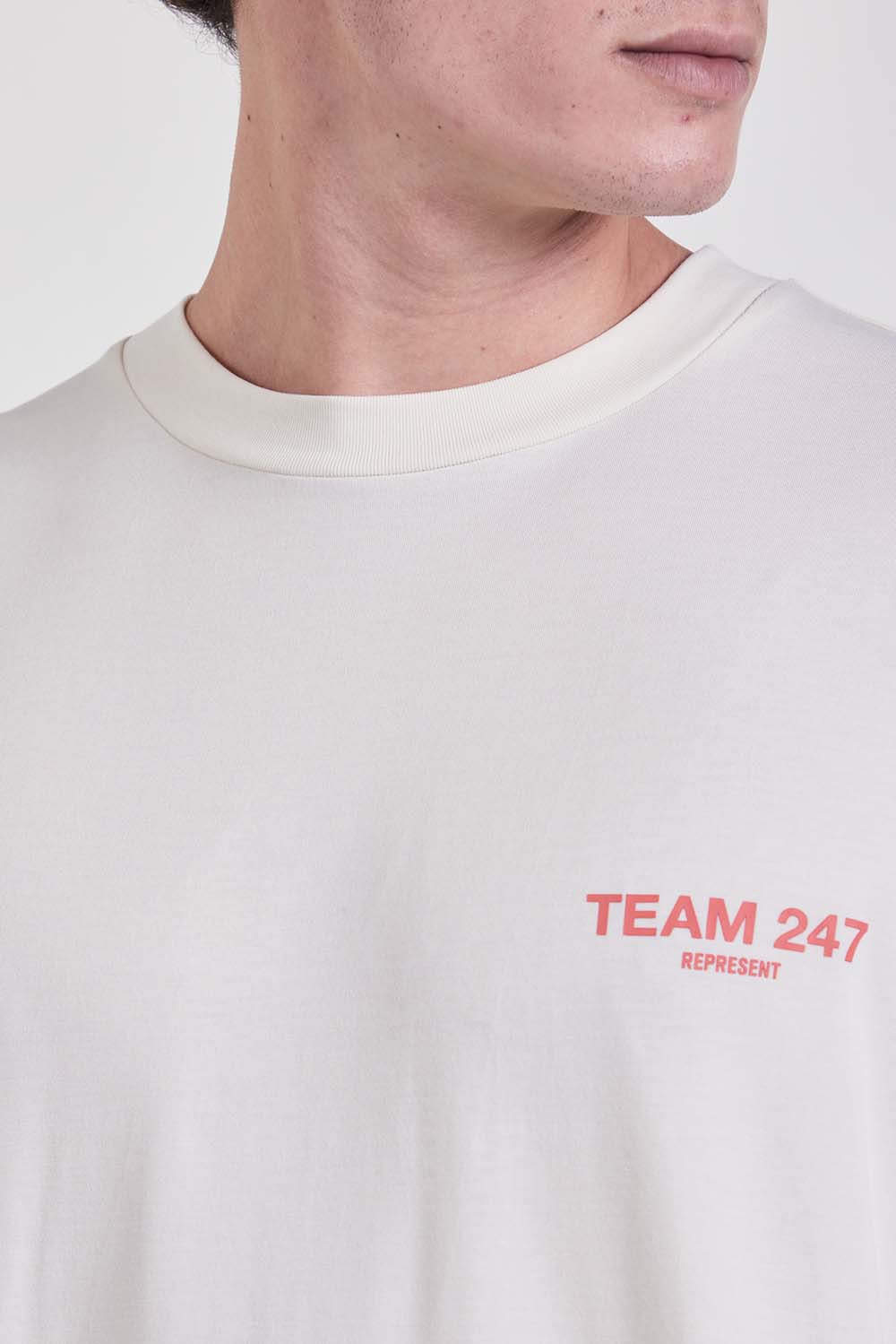 תמונת תקריב דוגמן של חולצת אימון