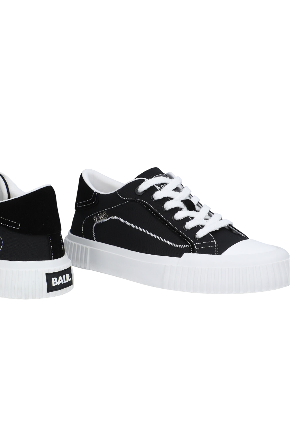 תמונת תקריב של סניקרס