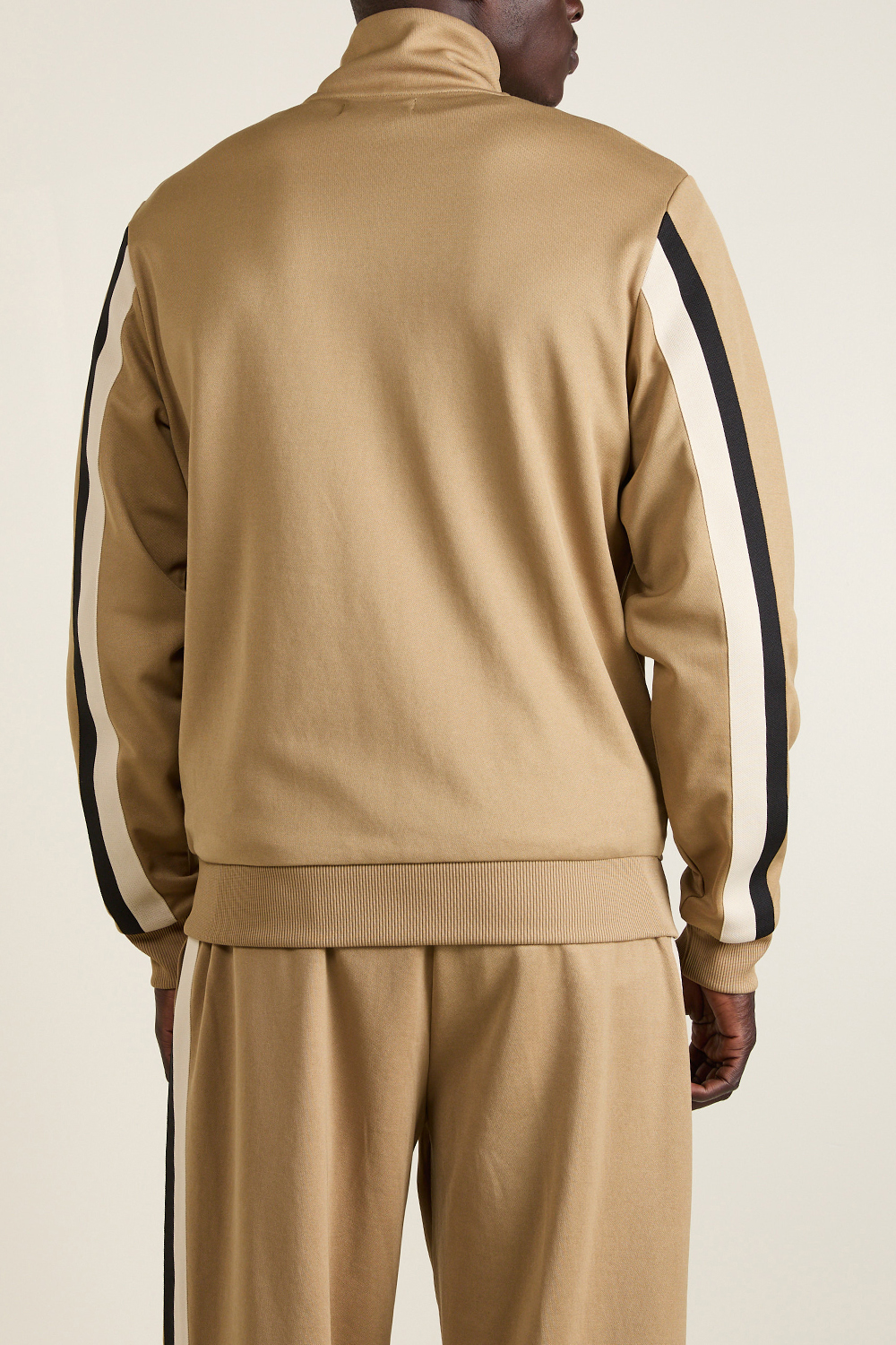 תמונת דוגמן אחורית של ז'קט