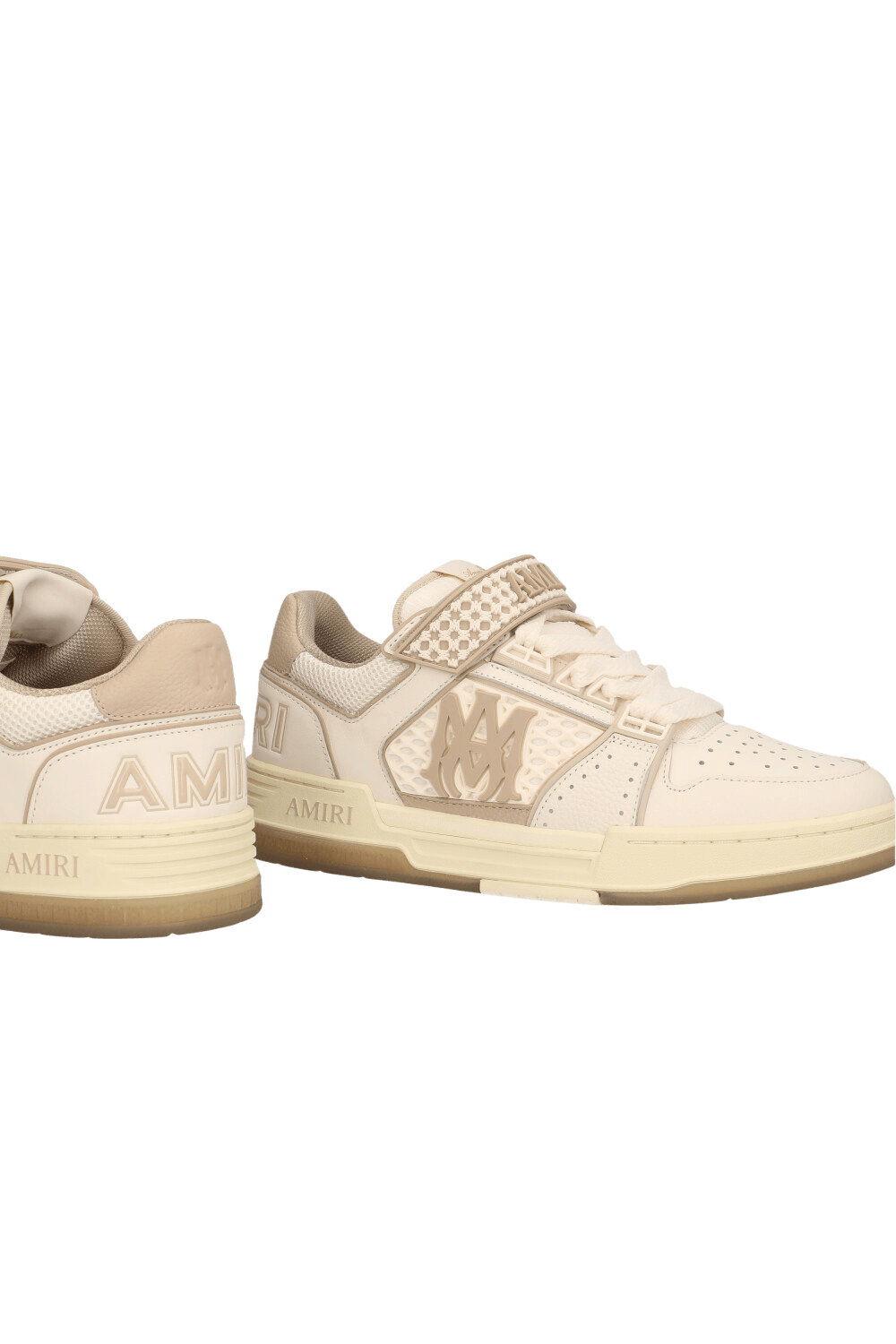 תמונת תקריב של נעלי סניקרס סקייליין