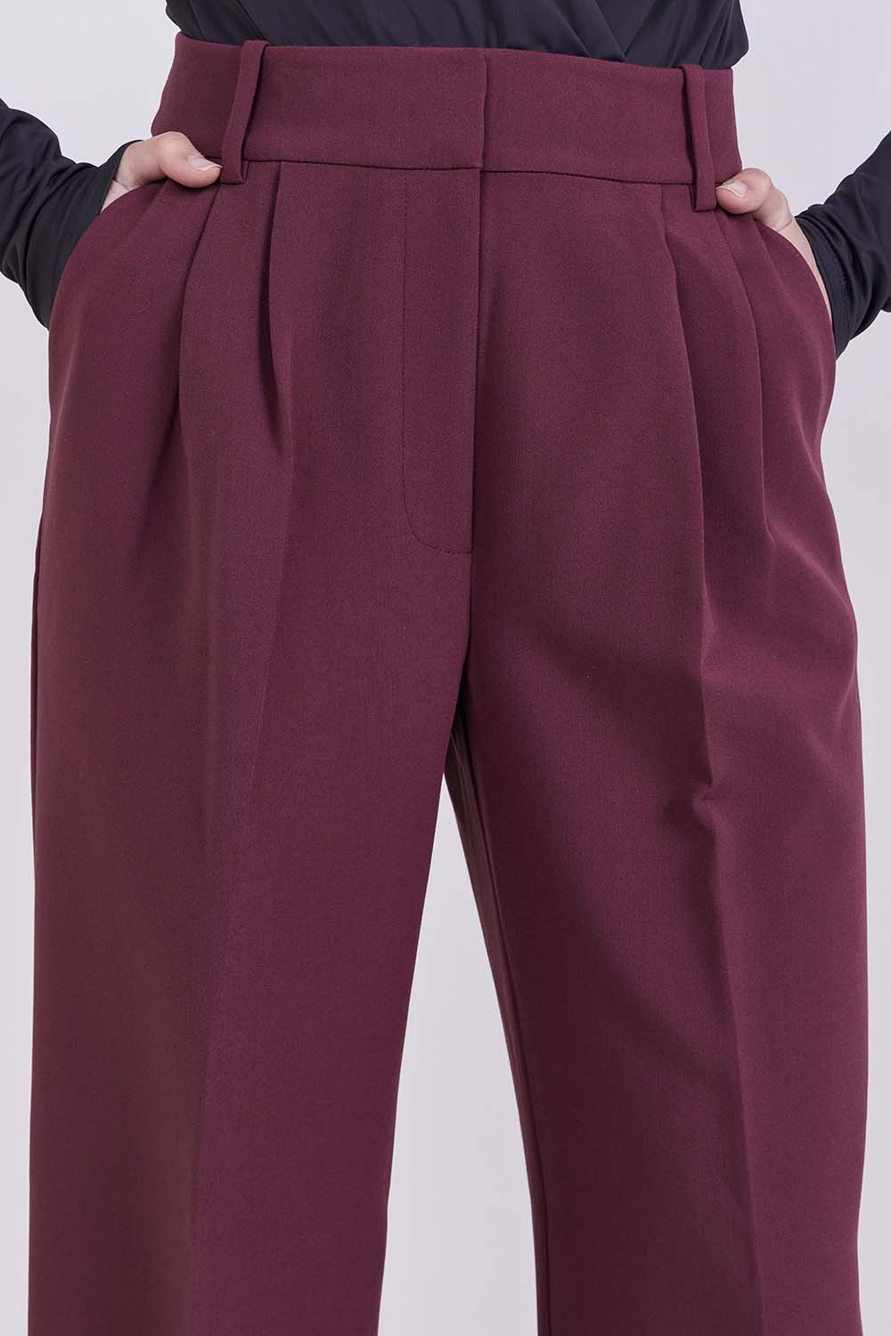 תמונת תקריב דוגמן של מכנסיים ארוכים