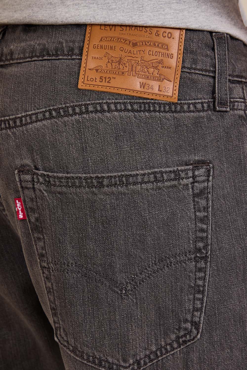 תמונת תקריב דוגמן של מכנסי ג'ינס 512 סלים פיט