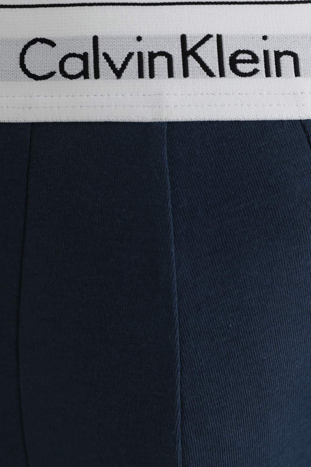 תמונת תקריב של מארז שלושה תחתונים