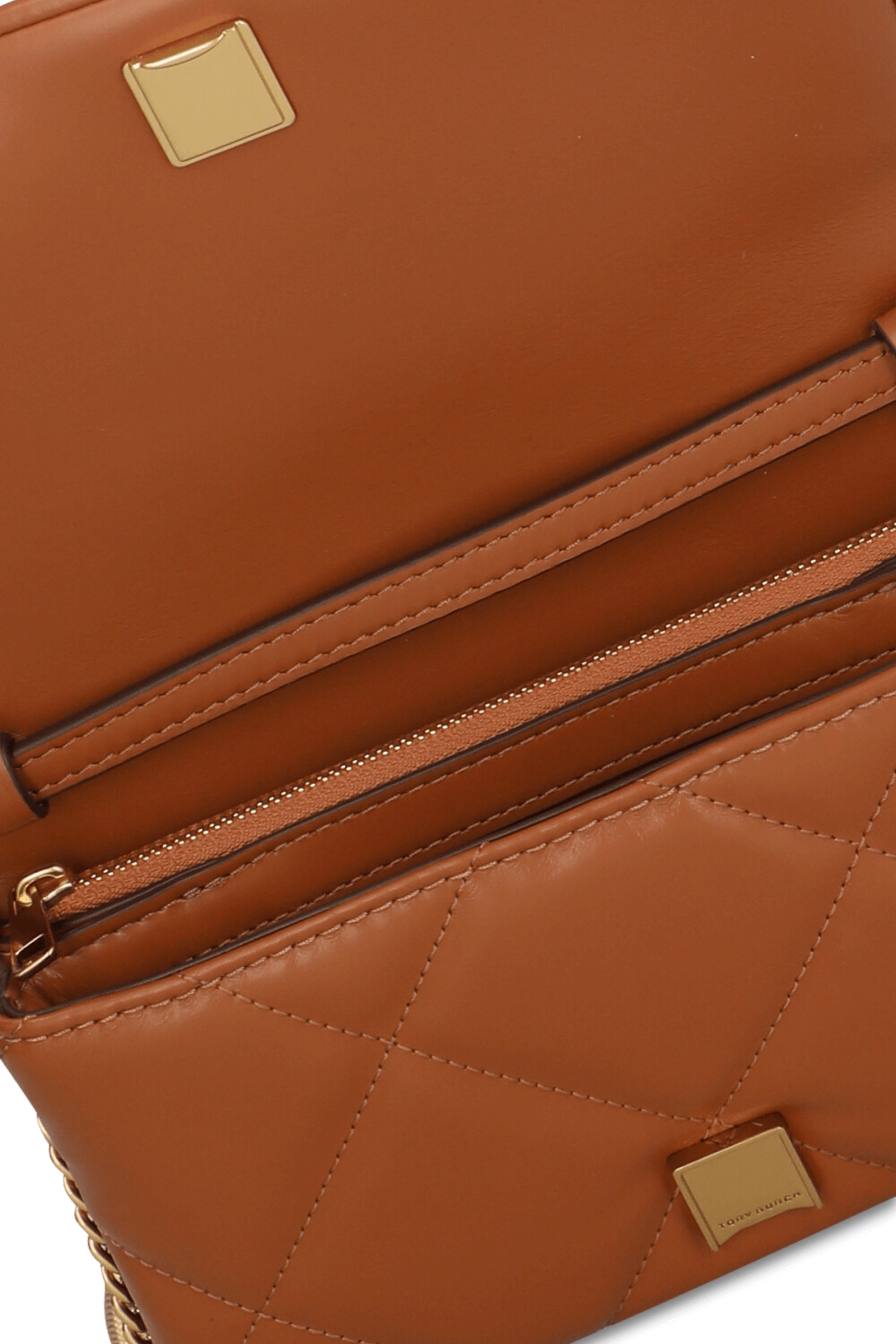 תמונת פנים של תיק ארנק קירה