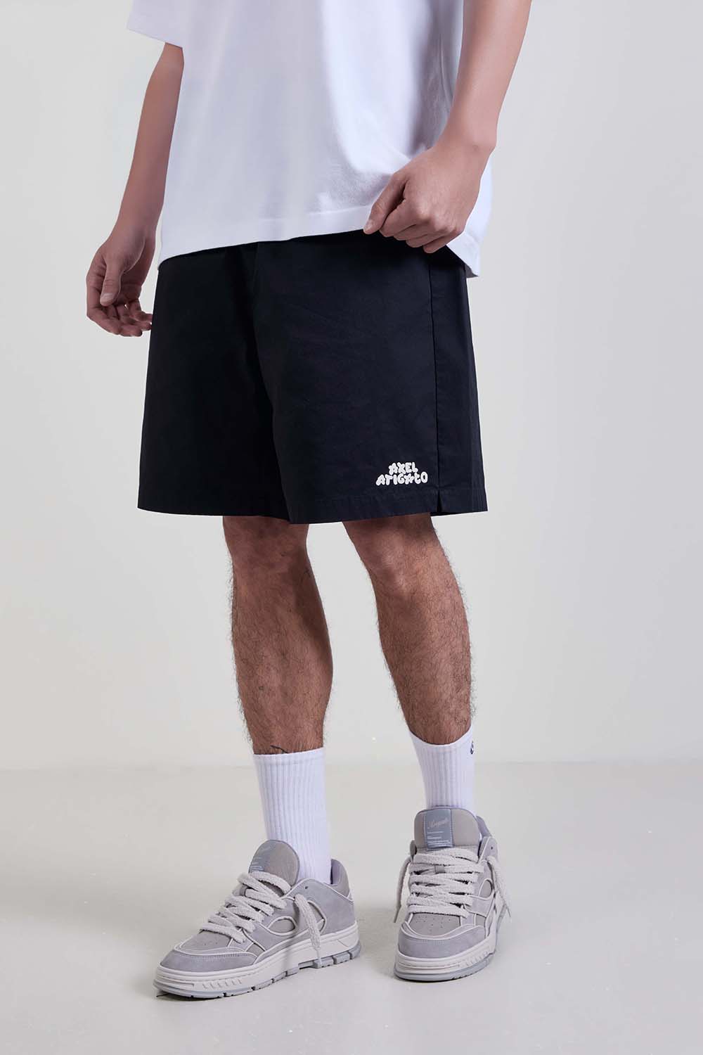 תמונת דוגמן קידמית של מכנסיים קצרים