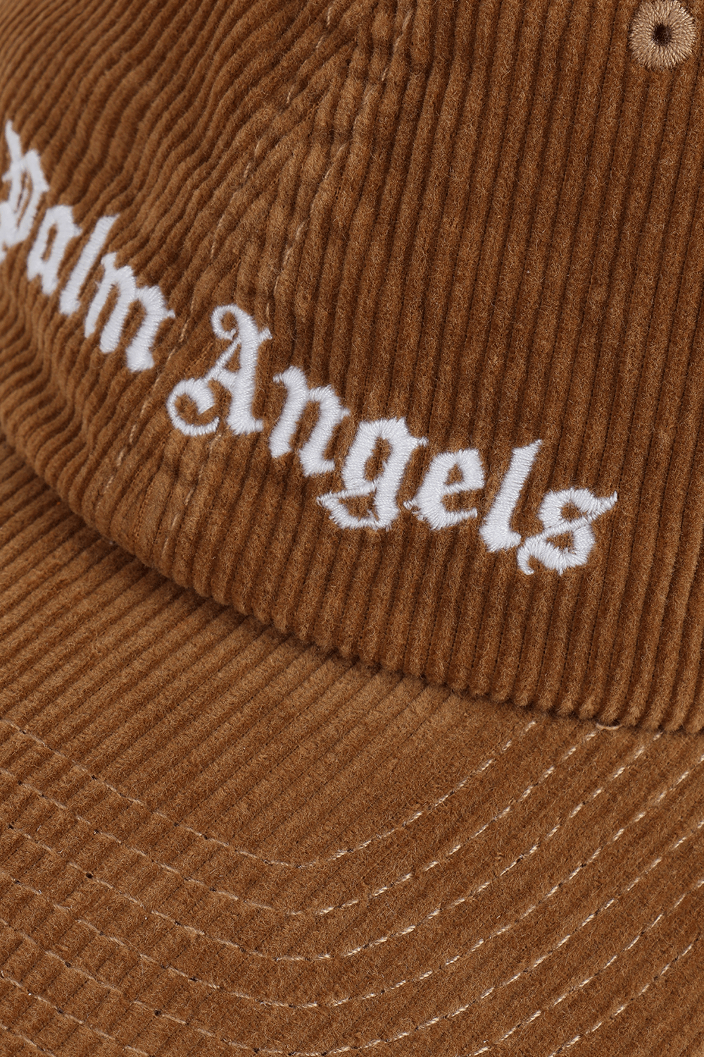 תמונת תקריב של כובע מצחייה קורדרוי בגוון חום