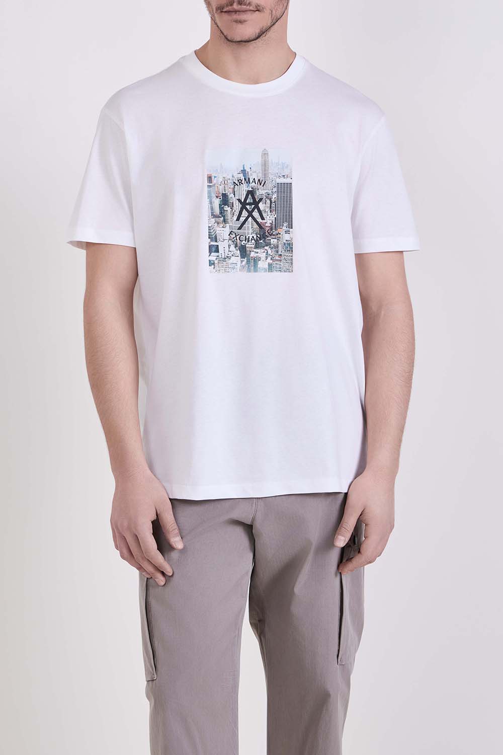 תמונת דוגמן קידמית של חולצת טי