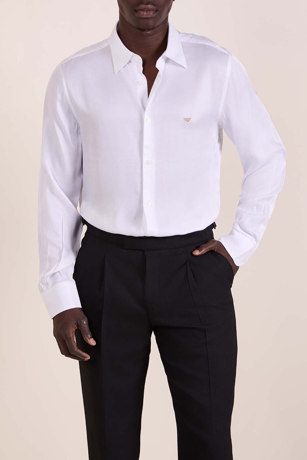 תמונת דוגמן קידמית של חולצת מכופתרת