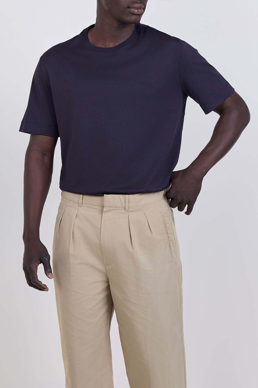 תמונת דוגמן קידמית של חולצת טי