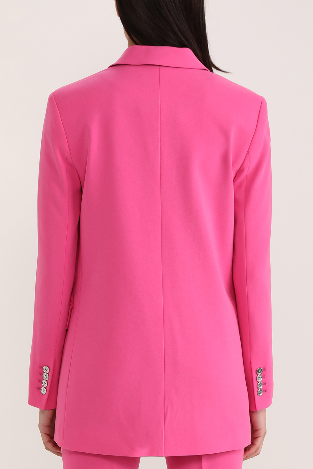 תמונת דוגמן אחורית של ז'קט בגזרת בויפרנד