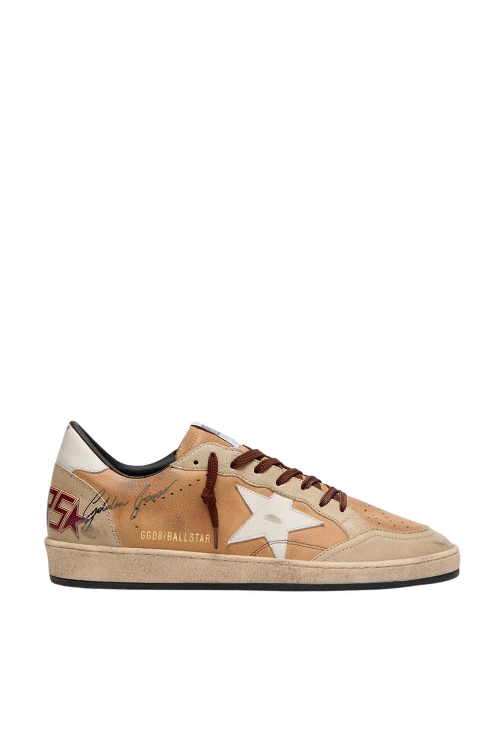 תמונה קידמית של נעלי סניקרס