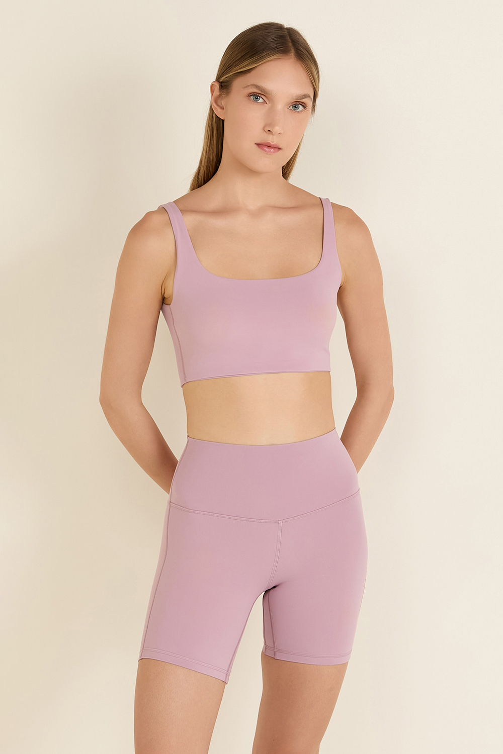 תמונת דוגמן קידמית של Flexible Fit Scoop And Square Bra