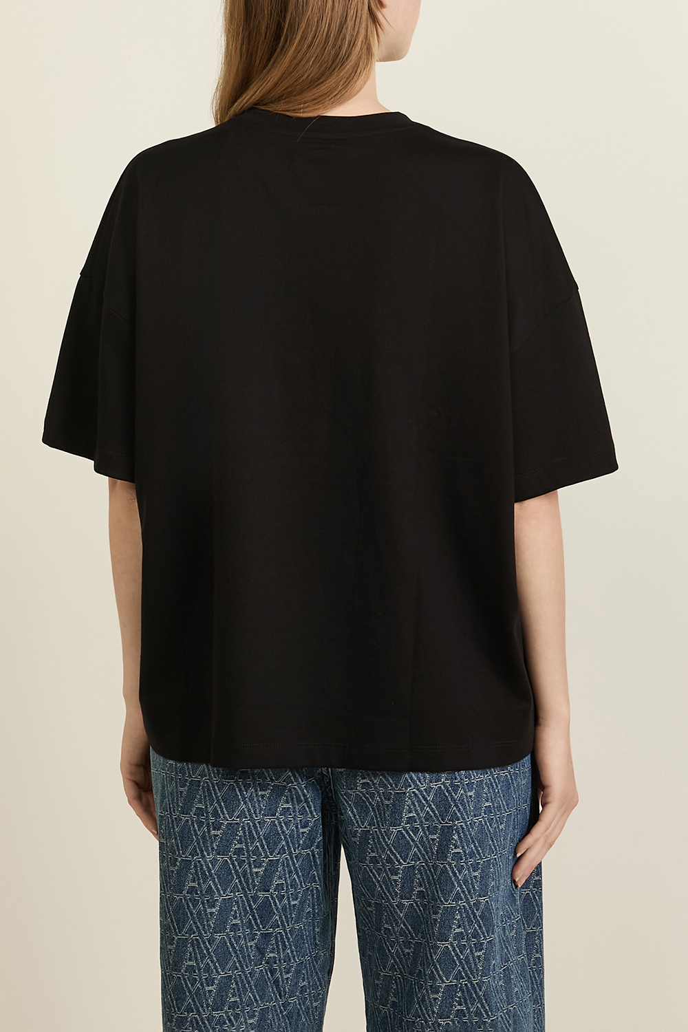 תמונת דוגמן אחורית של חולצת טי