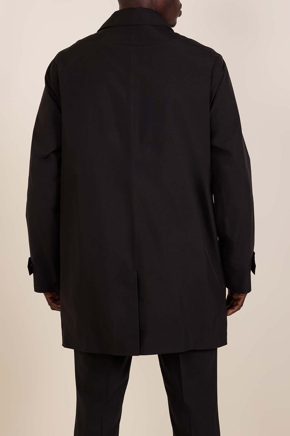 תמונת דוגמן אחורית של מעיל רוח