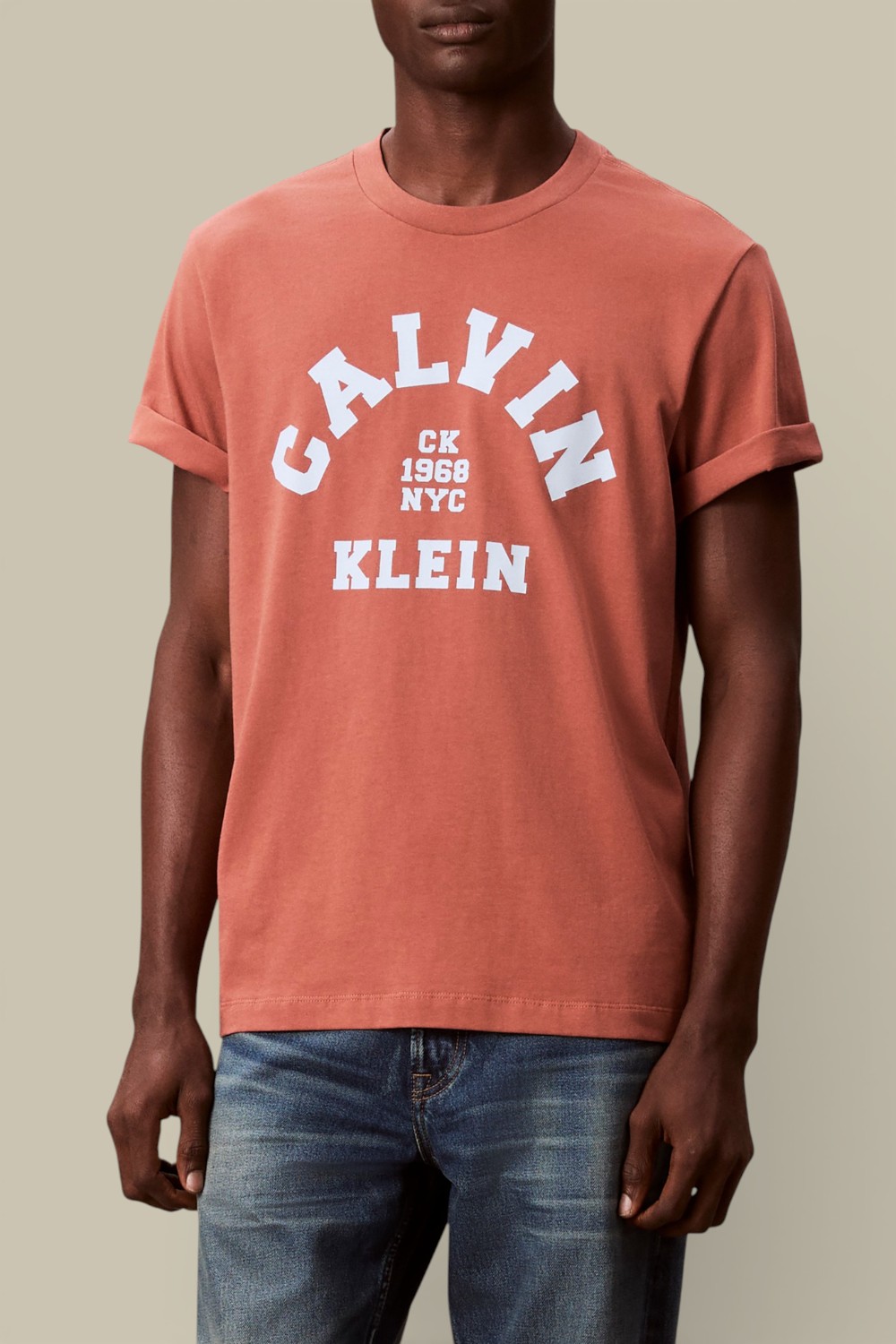 תמונת דוגמן קידמית של חולצת טי