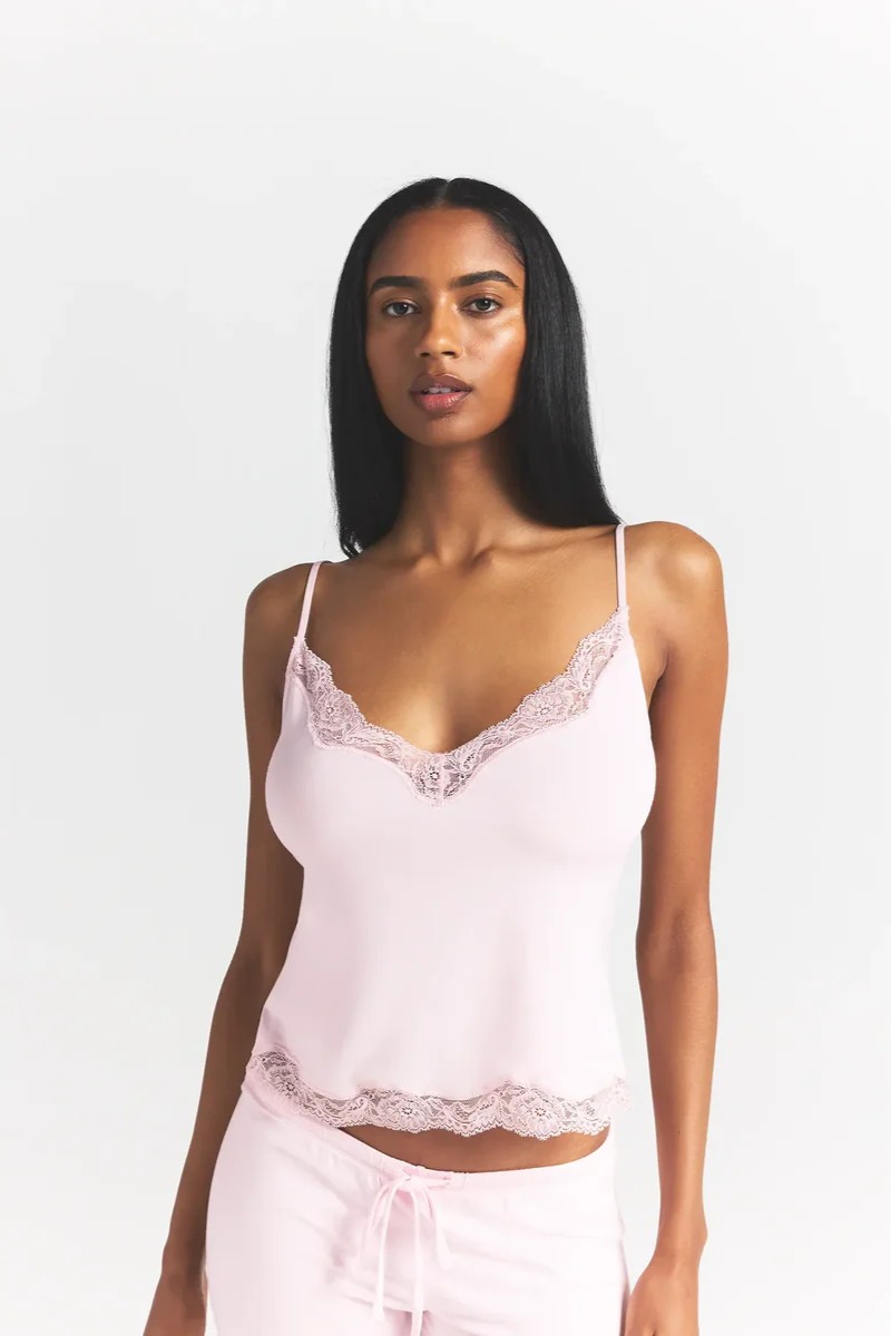 תמונת תקריב דוגמן של CAMI & PANT SET