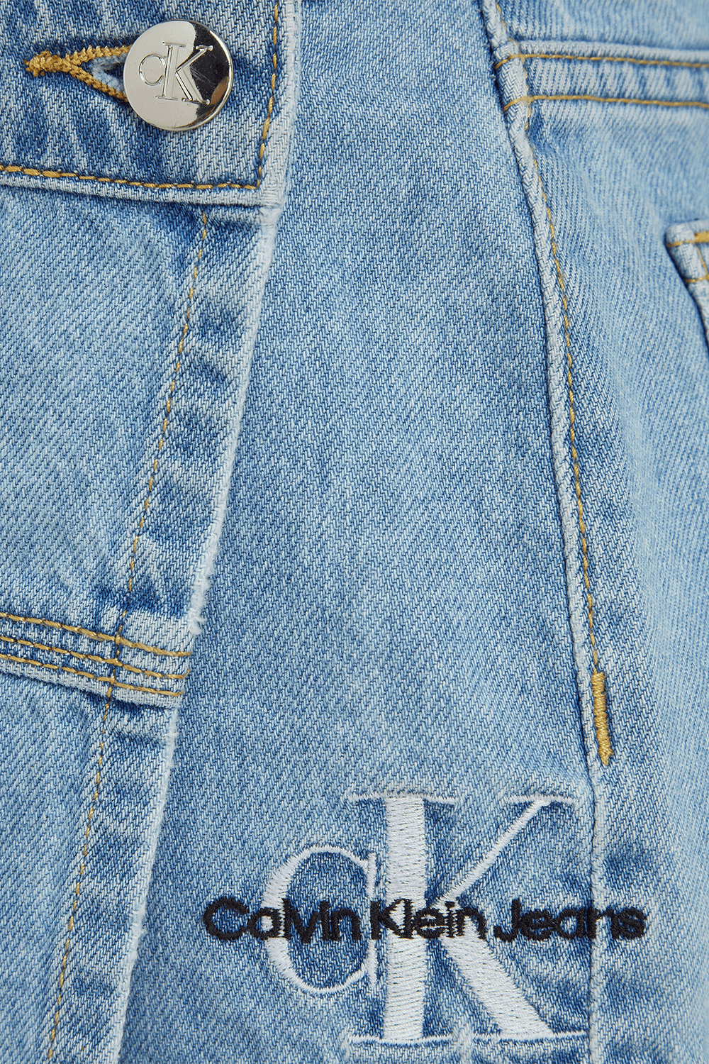 תמונת תקריב של חצאית דנים באורך מיני