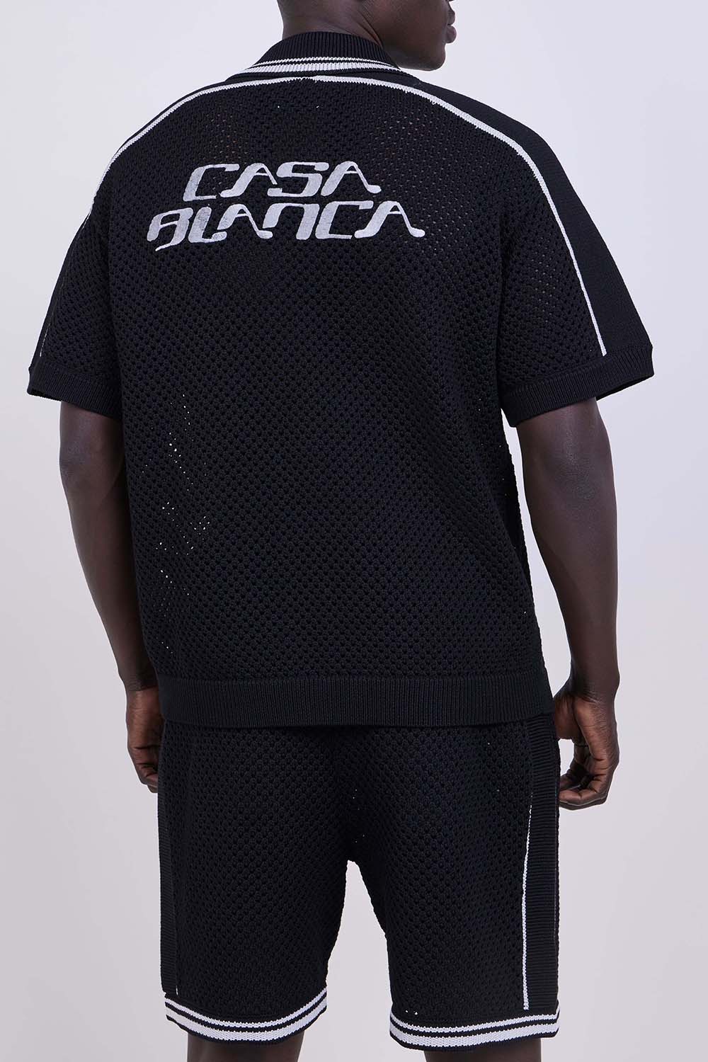 תמונת דוגמן אחורית של חולצת רשת מכופתרת